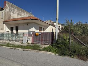 Villetta da ristrutturare in località Levagnole Mondragone in Vendita